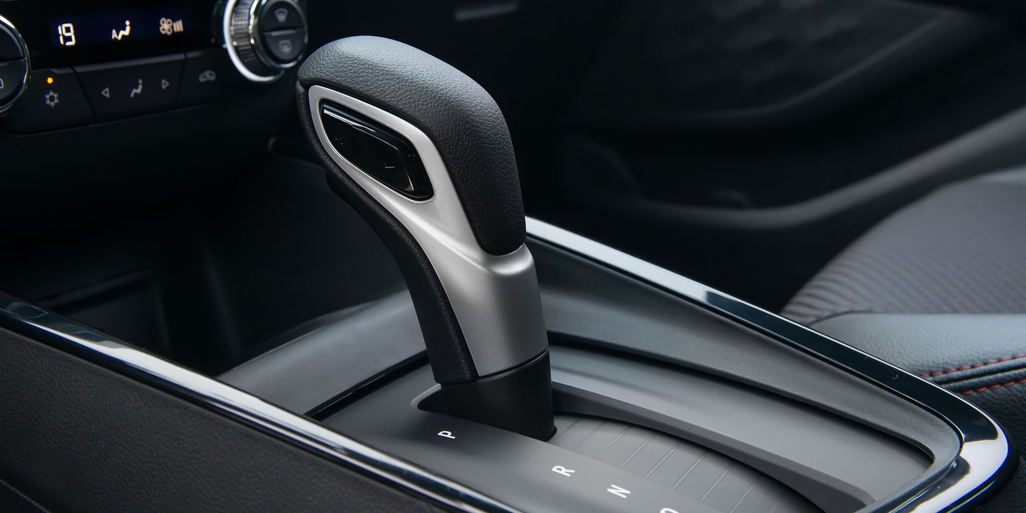 Palanca de cambios del Chevrolet Onix Turbo 2026